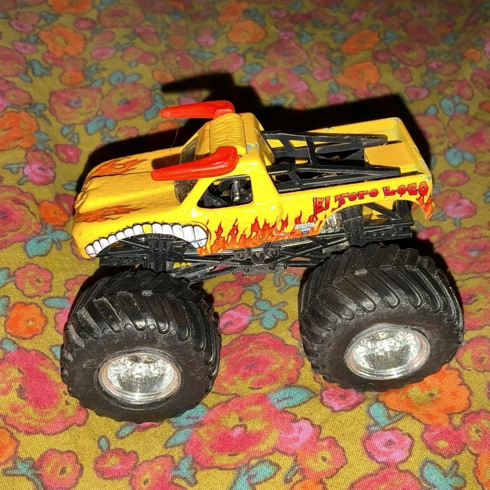 El Toro Loco Hot Wheels Monster Jam 1:64 scale Yellow Orange Red Bull Horns